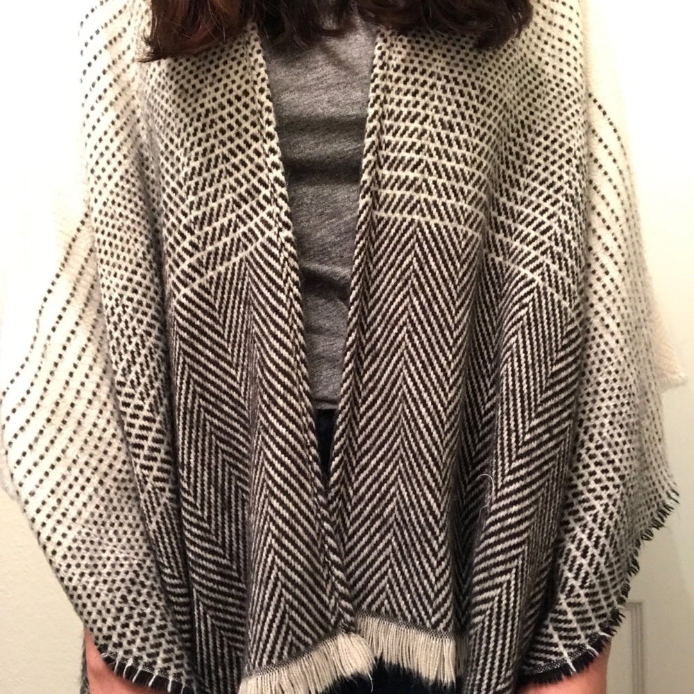 Banana Republic Black and Cream Knit Poncho